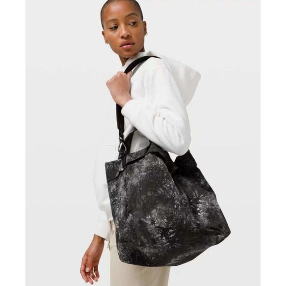 Lululemon On My Level Bag Ice Dye *Large‎ 30L - Ink Vapor Ice Grey Multi